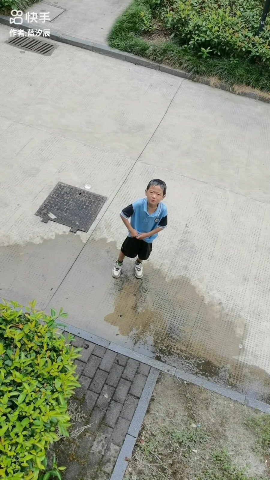 Kid Pour Water School Mum Teach 9