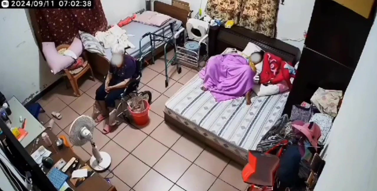 Maid Give Birth Baby Bed 1