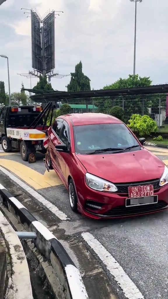 Vip Escort Car Accident Proton Saga Highway 1