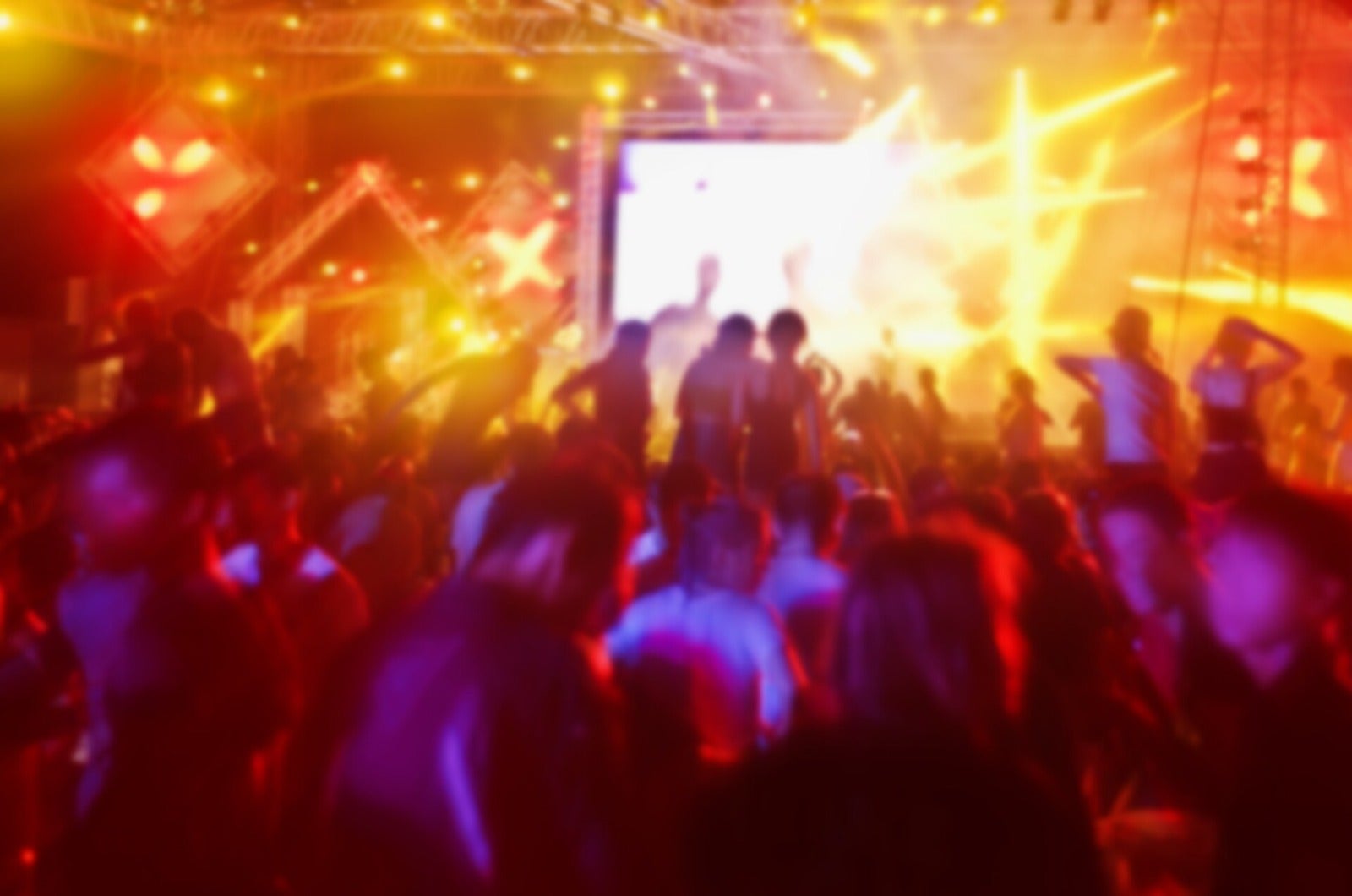 Corwded Nightclub Blur 123Rf