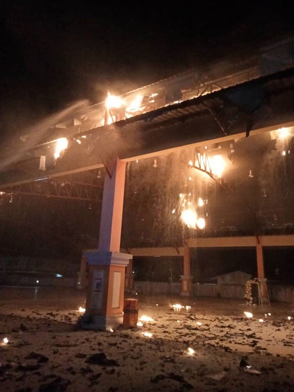 dewan arena square teluk intan fire firework bomba 2