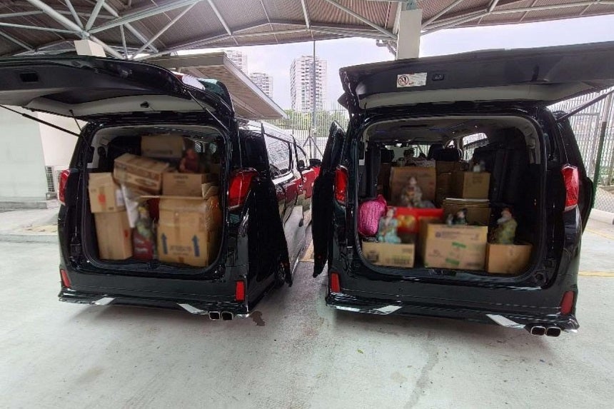 Singapore Custom Van Car 2 Fined