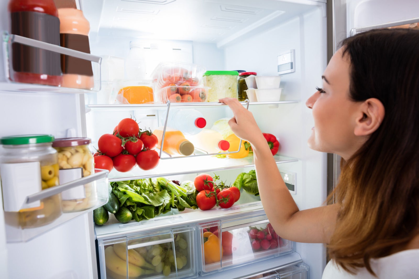 woman open fridge healthy food vegetables fruits 123rf