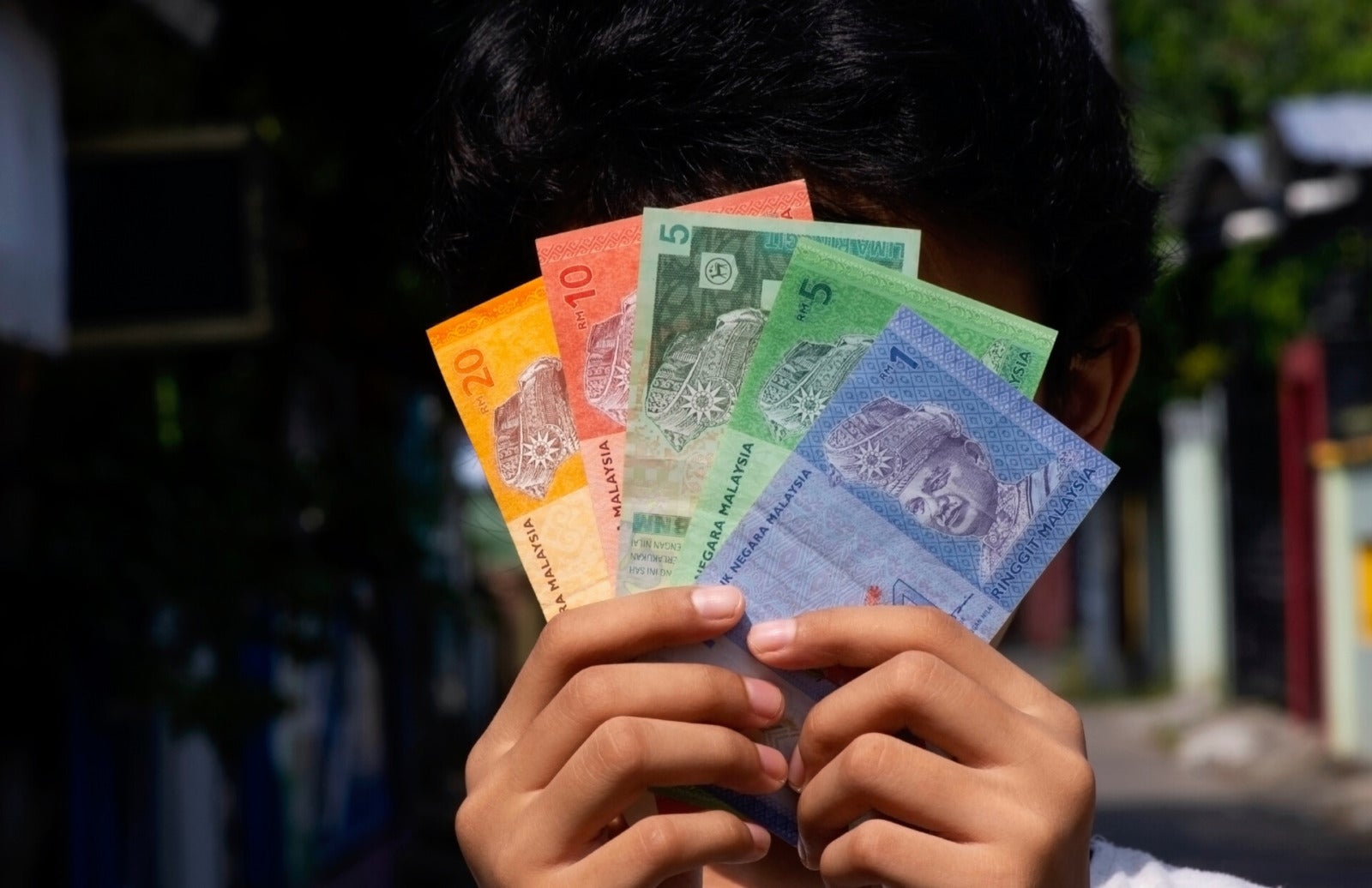 cash malaysia ringgit holding boy 123rf