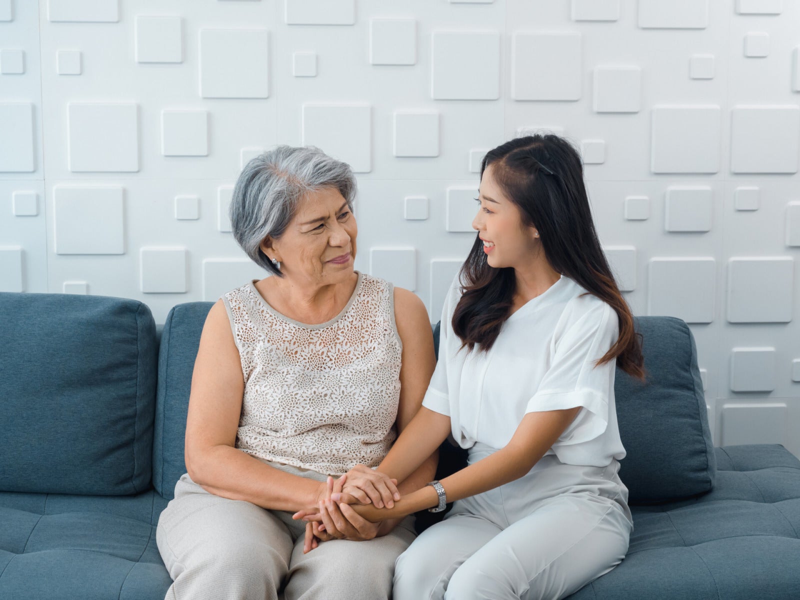 mother daughter in law hold hands 123rf