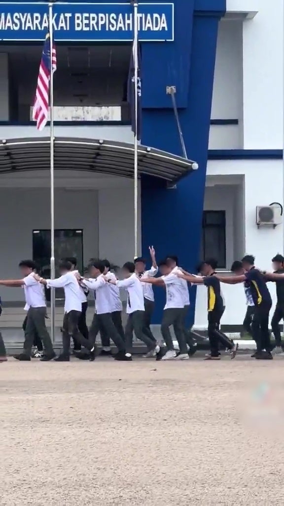 motor noise caught police station wave peace spm students 1