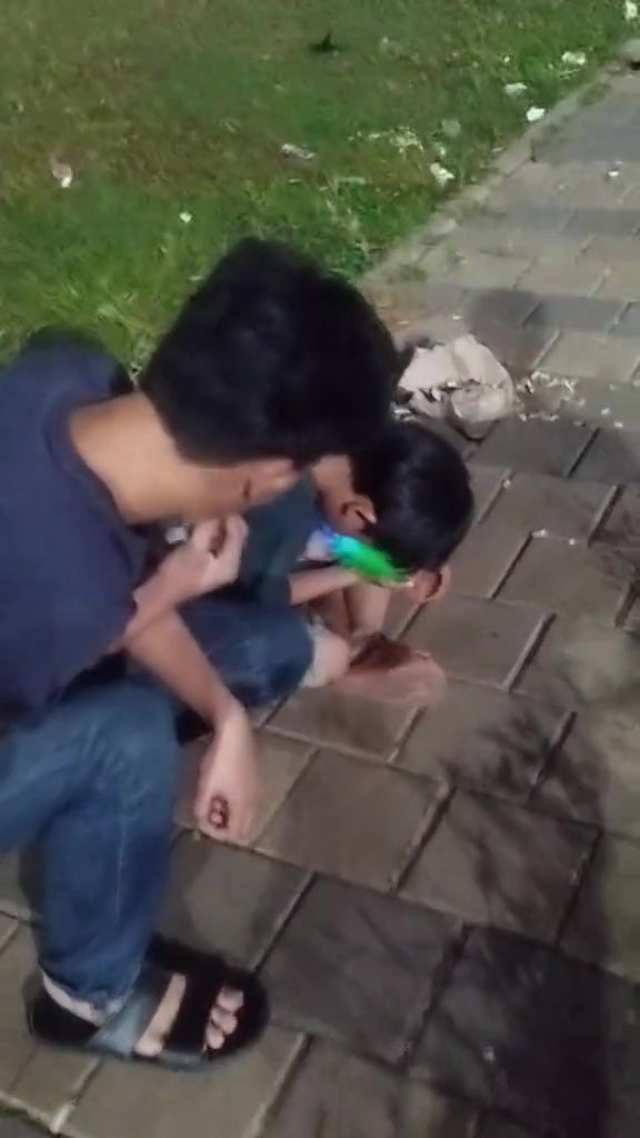 kid sell toufu scared to go home dad 1