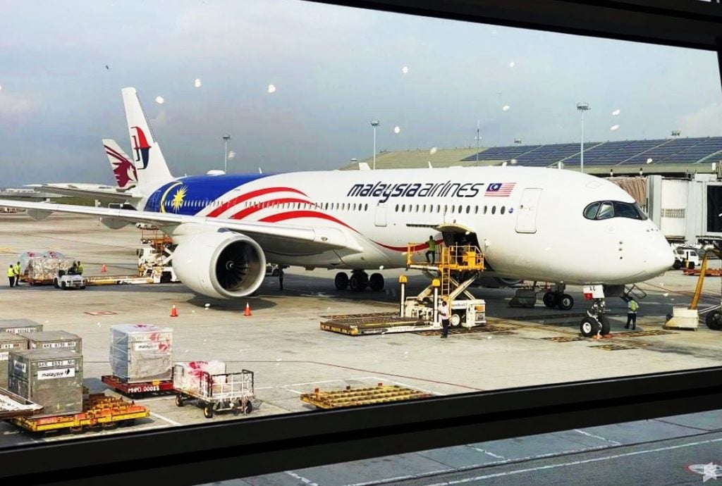 malaysia airlines airport airplane