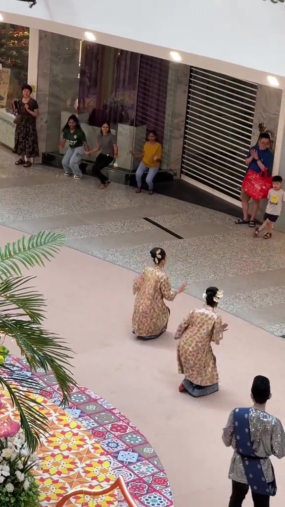 开斋节马来传统舞蹈表演商场路人逛街各族一起跳舞 2