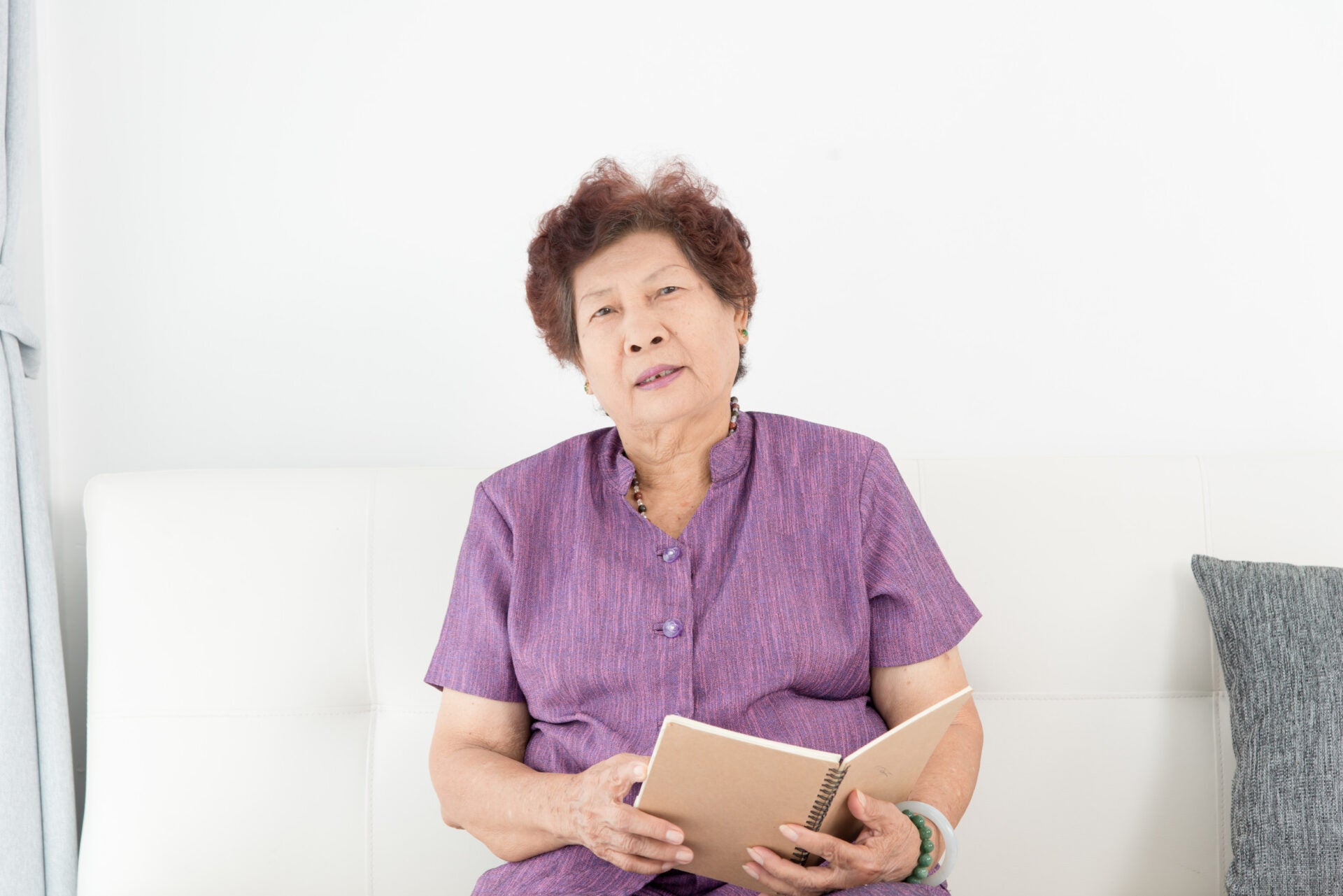 123rf grandma holding notebook