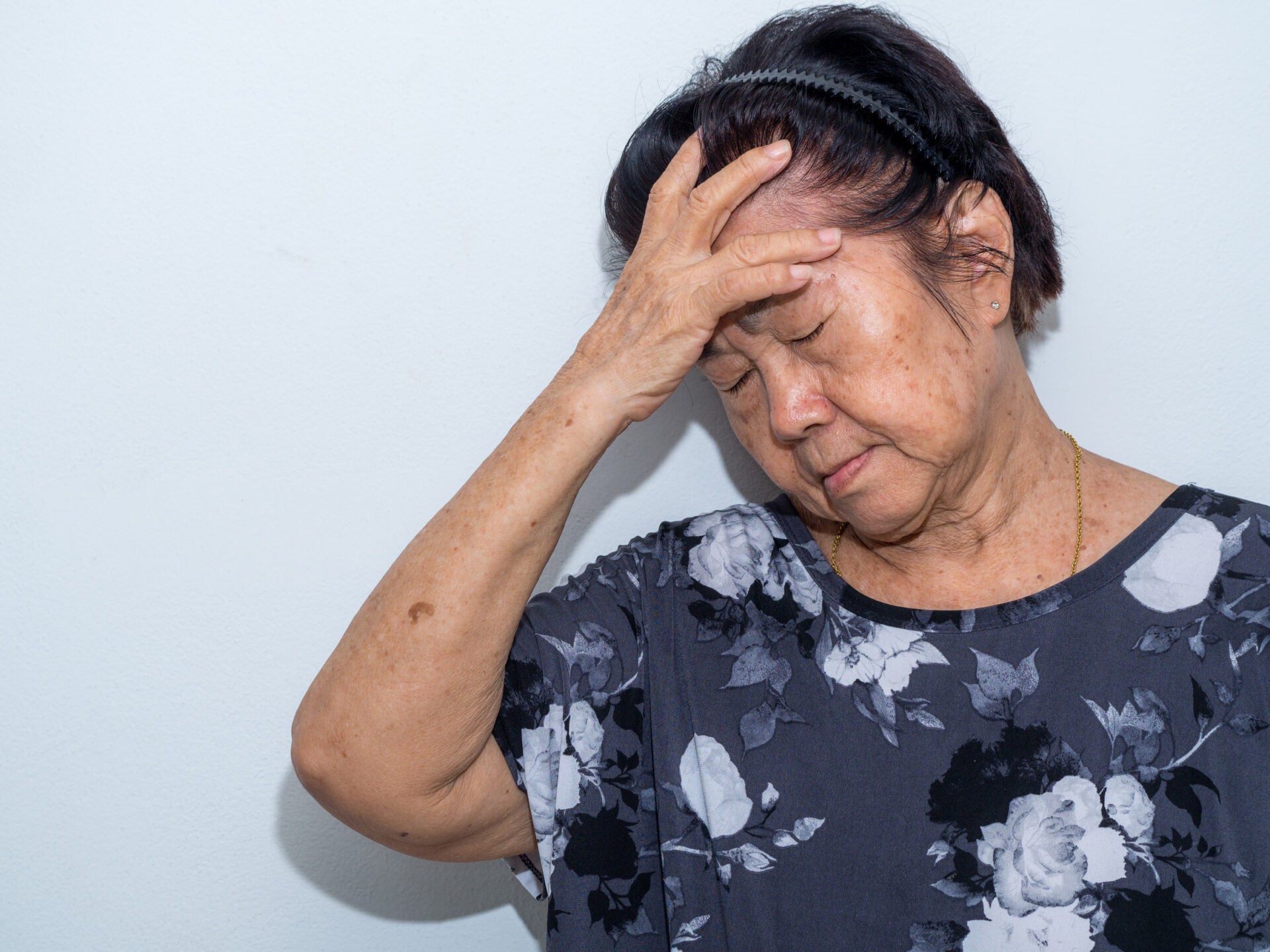 123rf grandma sad headache