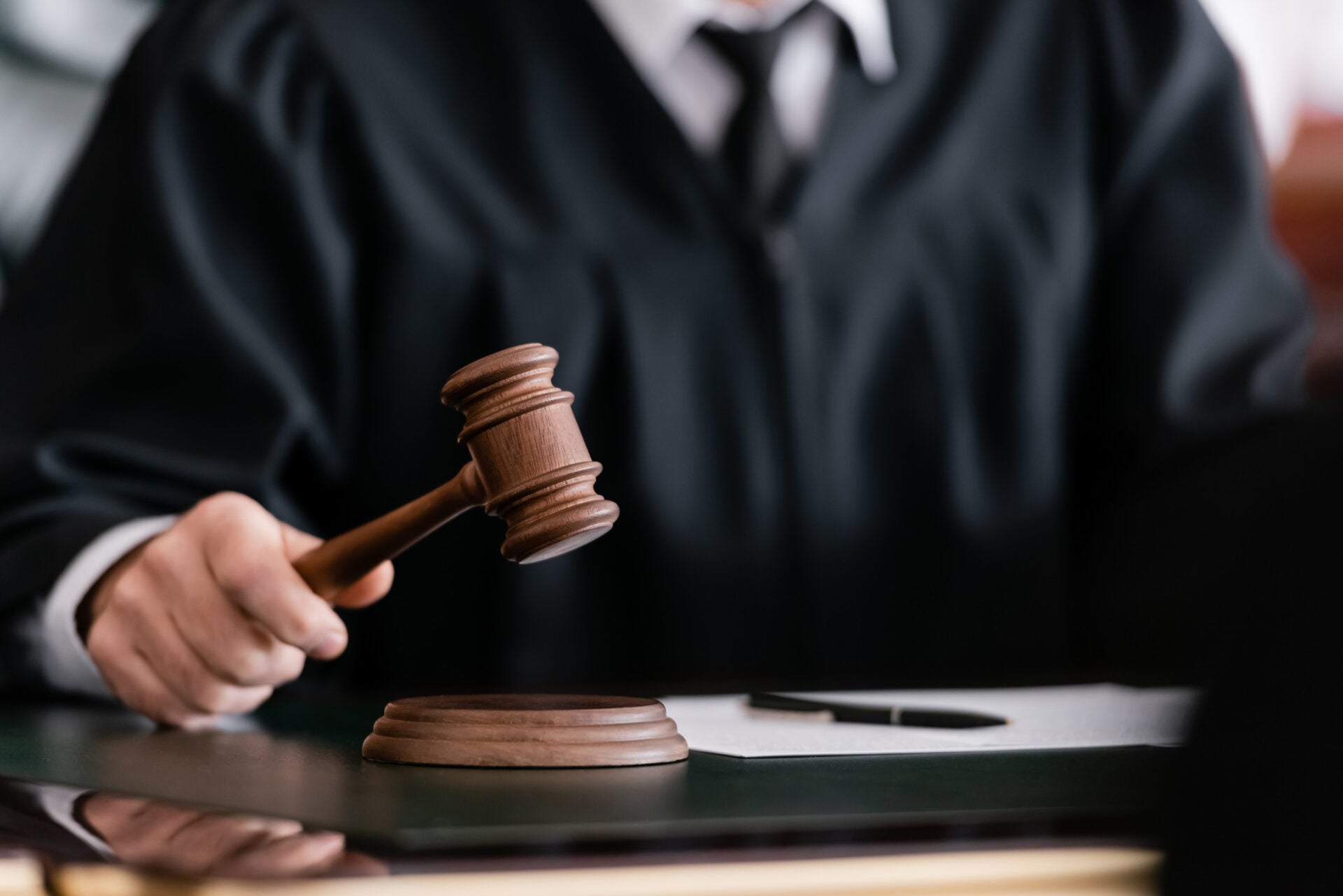 judge wooden gavel 123rf