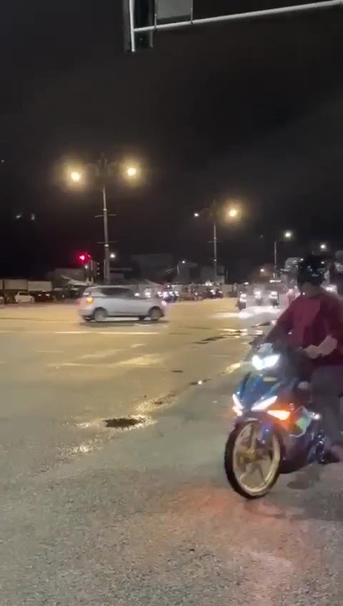 mat rempit port klang accident axia 5