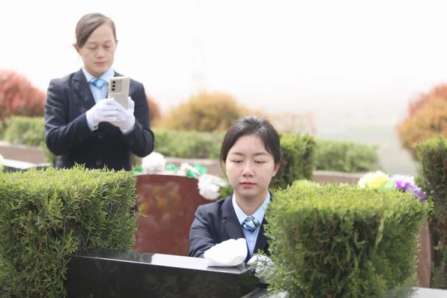 代客祭扫者代课扫墓人可可4