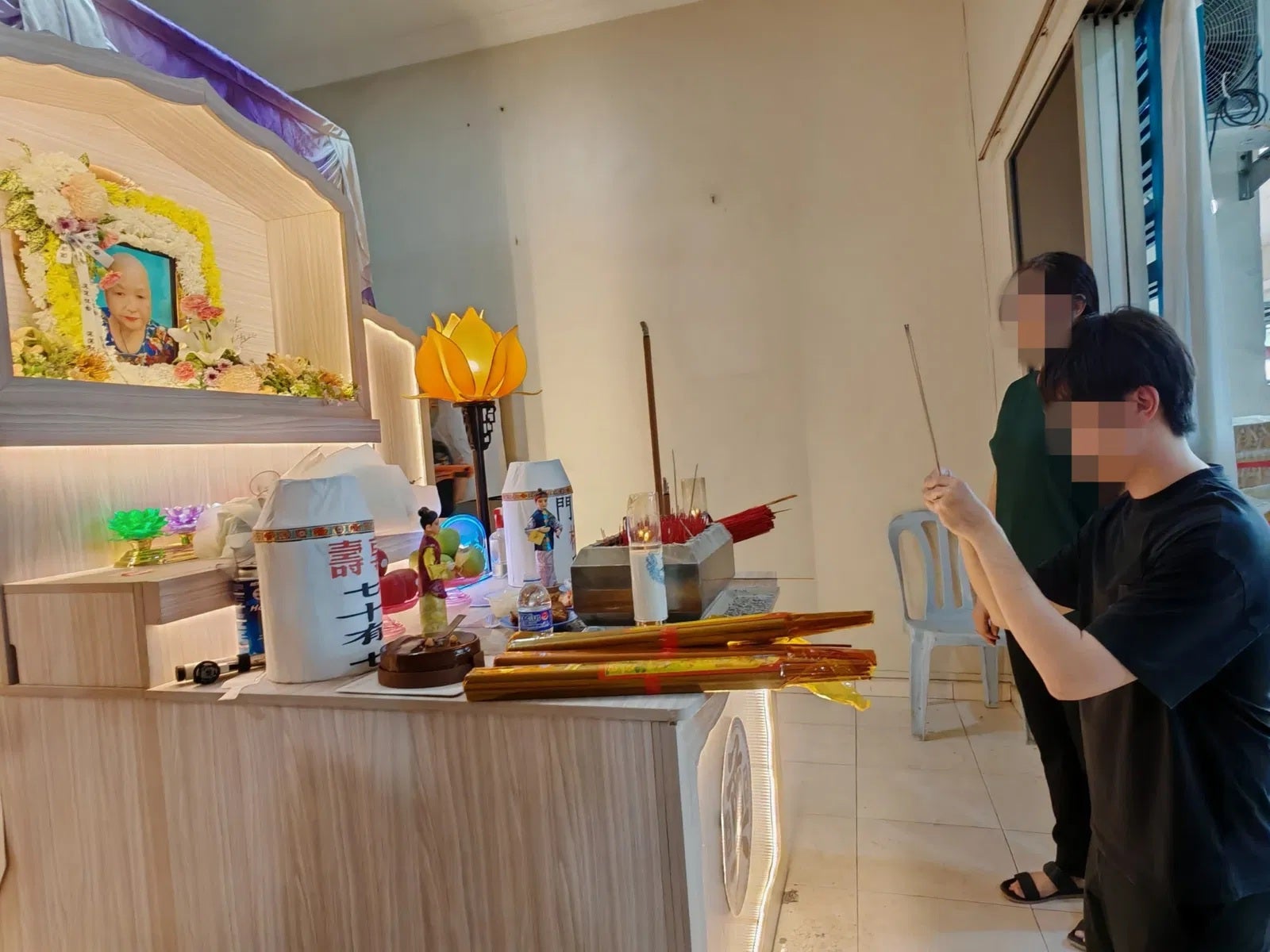 sitiawan kfc车祸肇事者和父亲去灵堂哀悼致歉上香