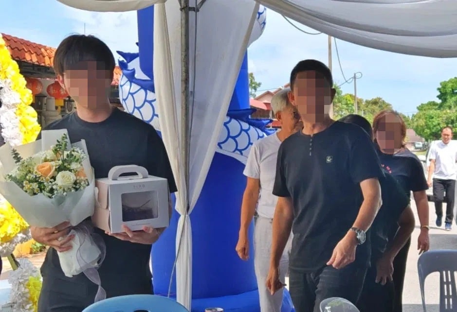 sitiawan kfc车祸肇事者和父亲去灵堂哀悼致歉母亲节蛋糕花束