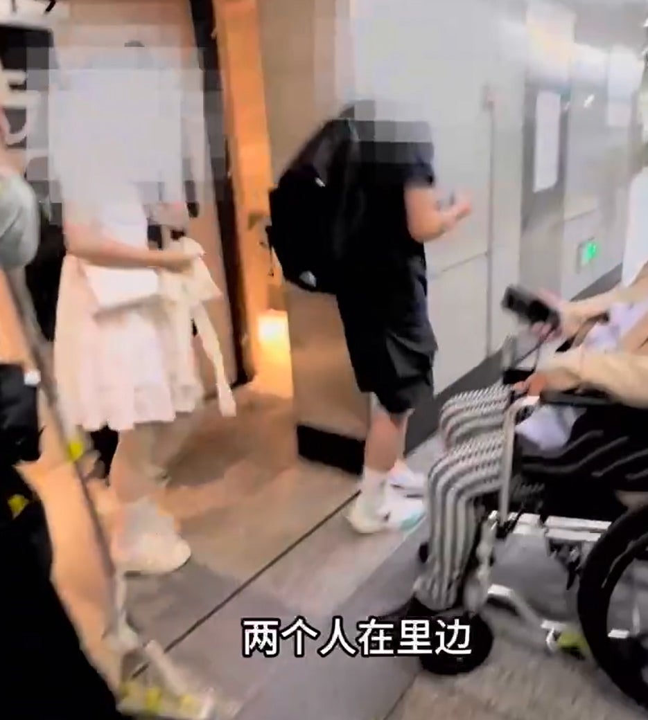 情侣