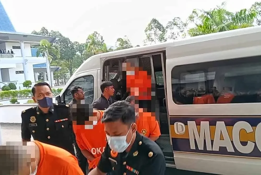 4 polis kopi duit dating car melaka 2
