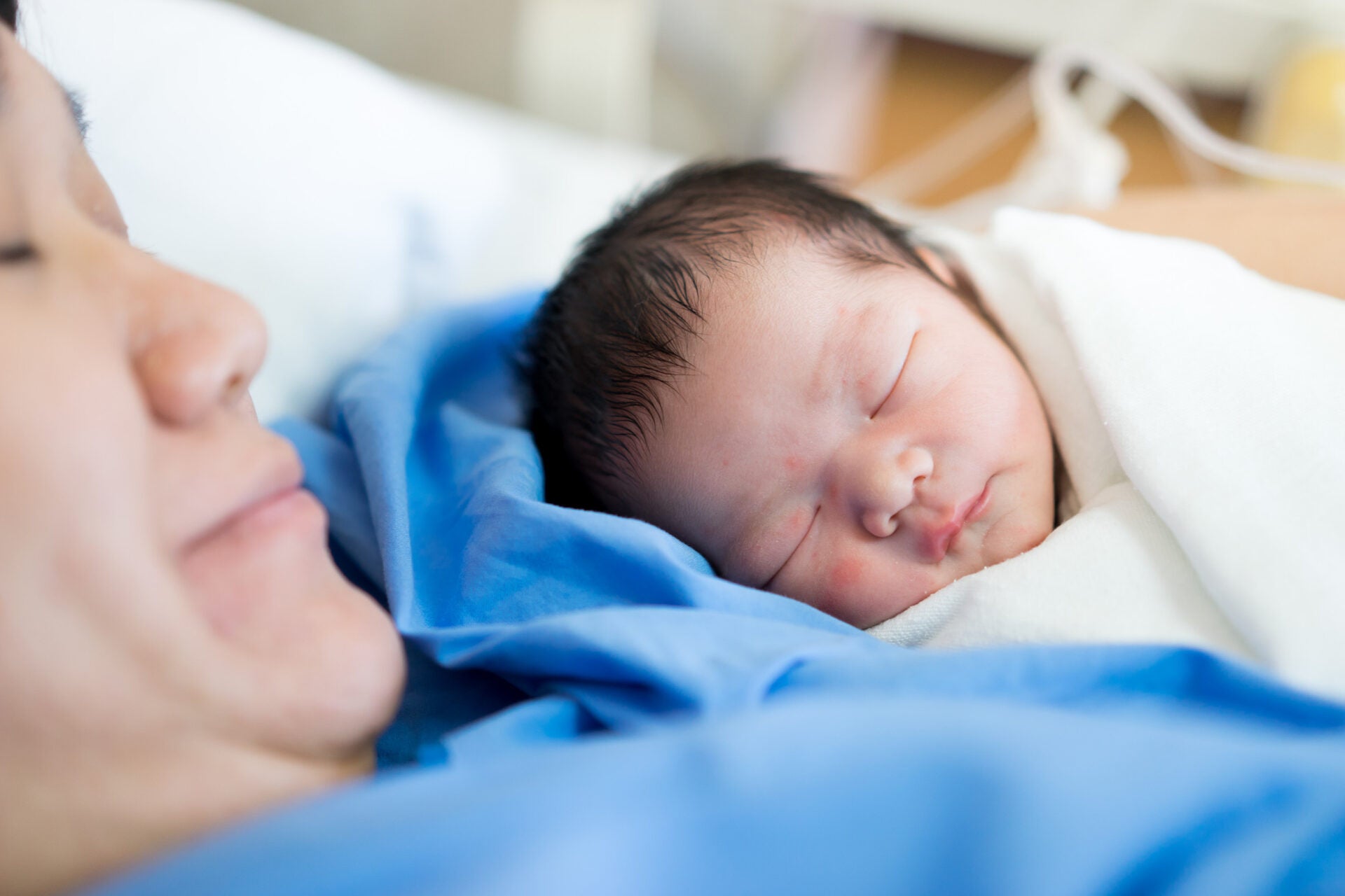 newborn baby hospital mother 123rf