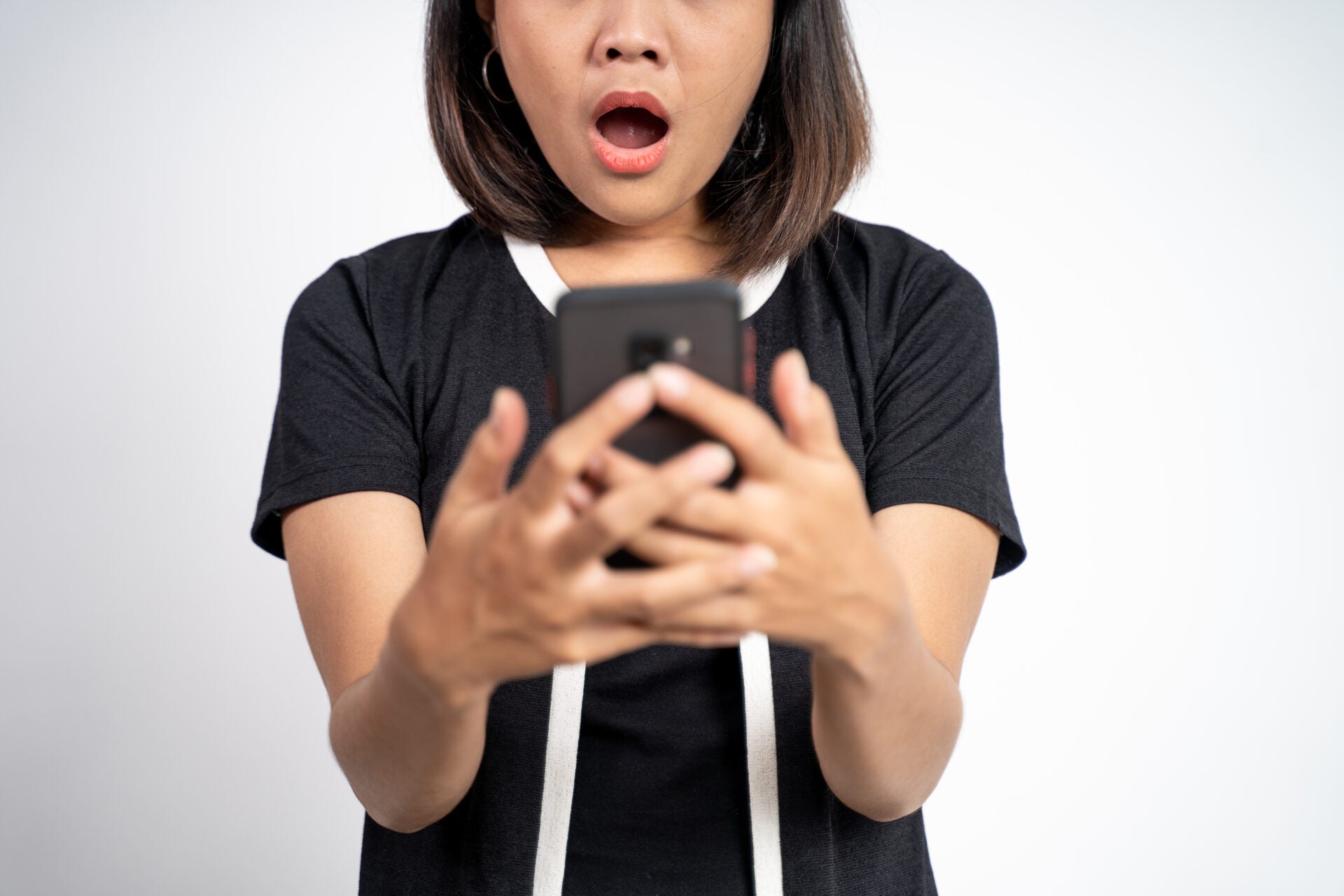 woman shocked phone 123rf