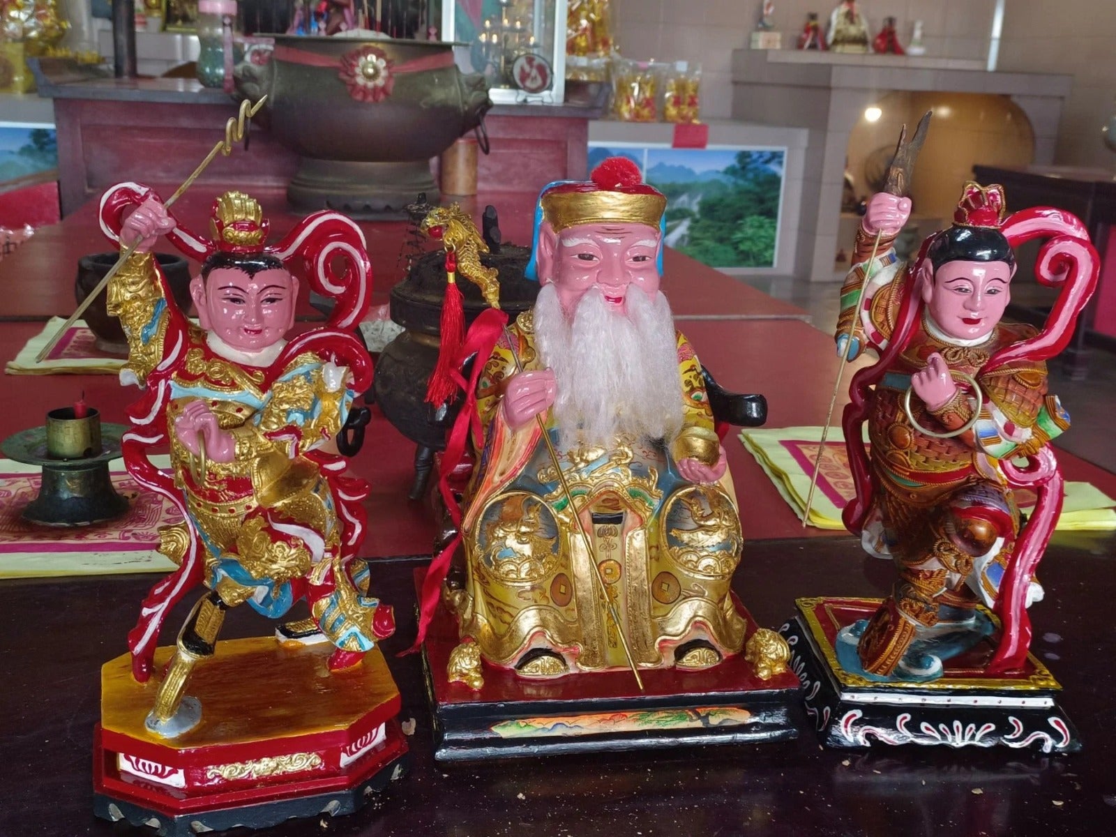 多尊神像被偷 成功修复