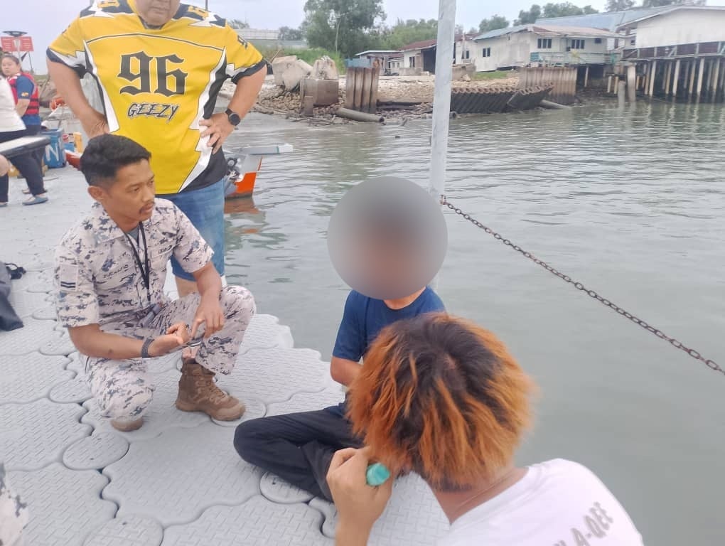 巴生港口船翻车大海幸存者