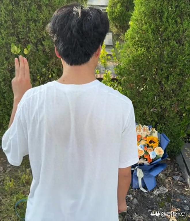 高中生带母亲遗照进考场完成遗愿 5