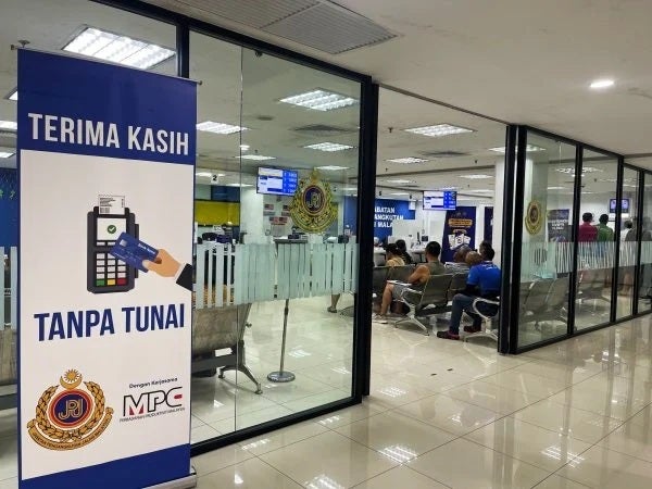 cashless 1