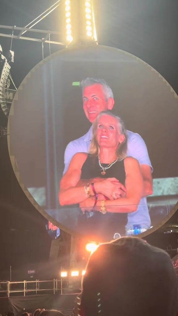 coldplay couple kiss cam busted cheating astronomer ceo 2