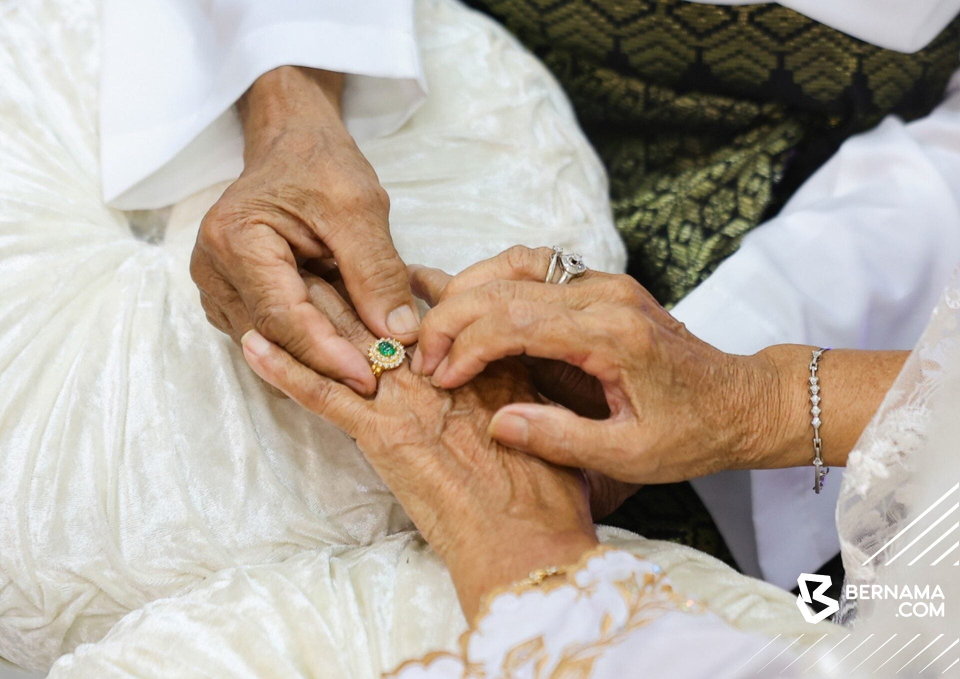 md sham azizah 50年后重逢结婚 5