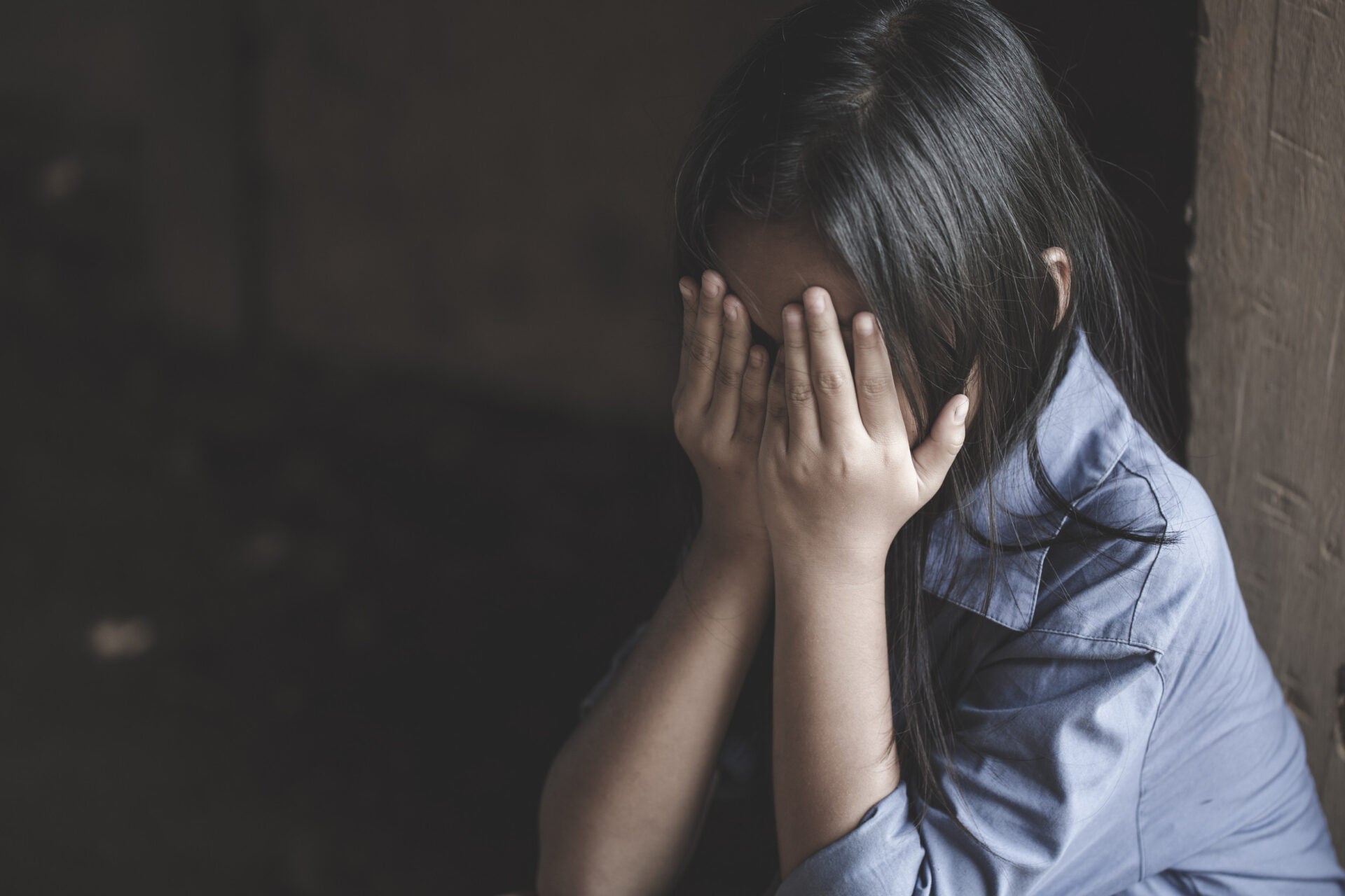 woman sad dark 123rf