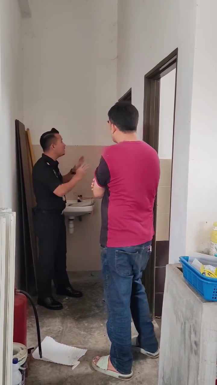 外劳老板开杂货店没执照厕所里养鸡 1