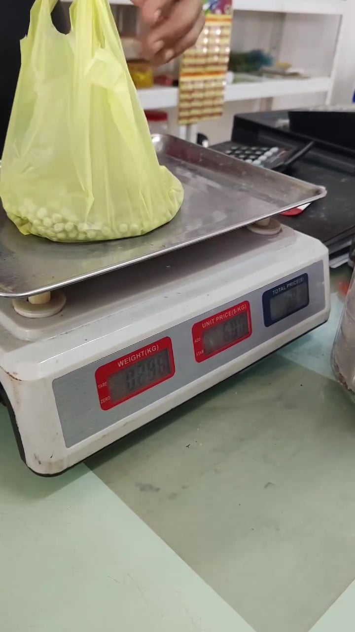 外劳老板开杂货店没执照厕所里养鸡 2