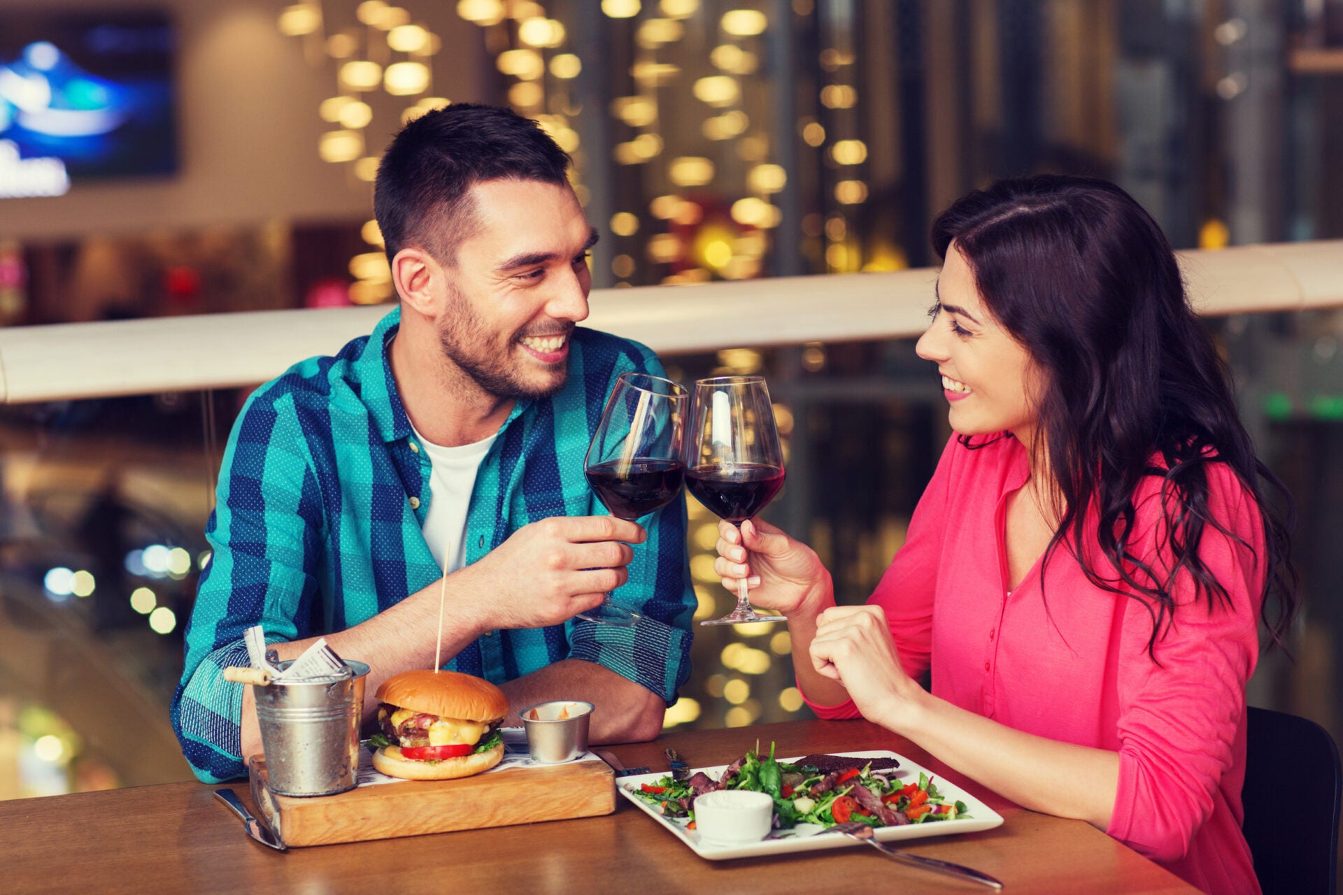 couple restaurant eating 123rf