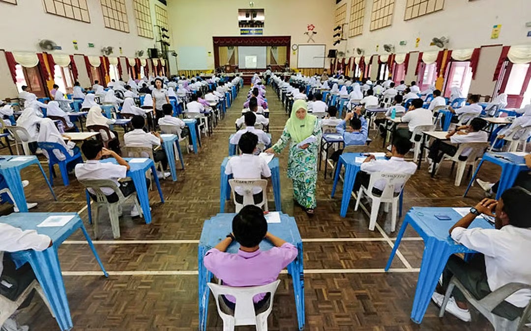 upsr pt3 exam hall students