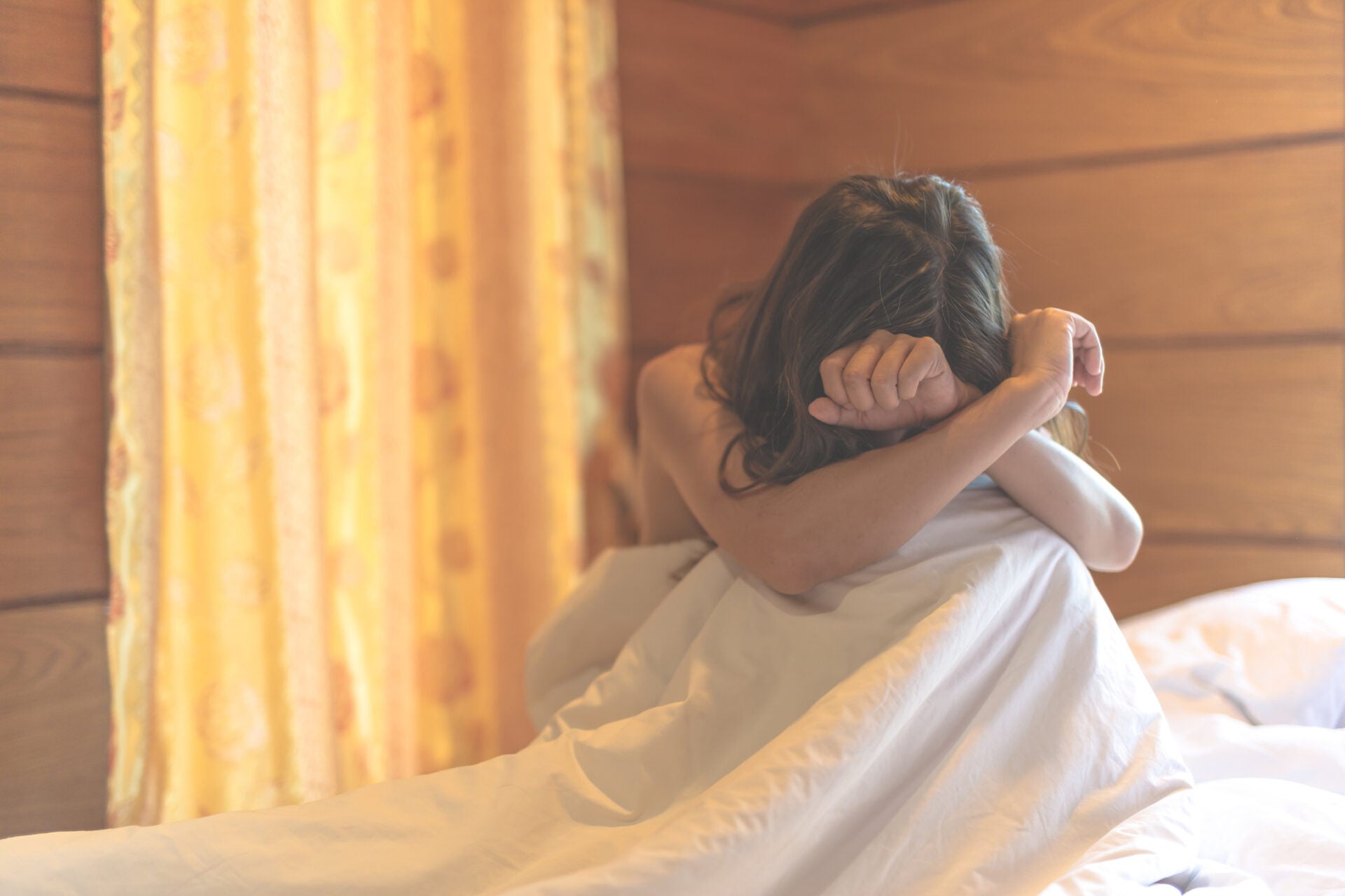 woman sad on bed 123rf