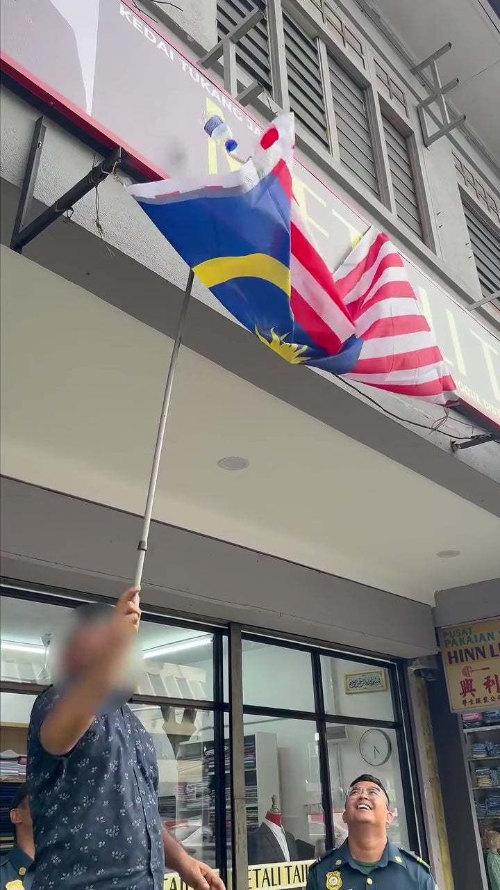 槟岛市政厅更换破旧国企调整倒挂爱国行动 7