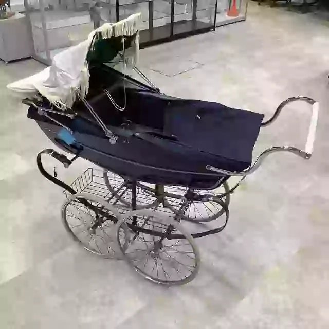 闹鬼婴儿车70年英国二手拍卖店
