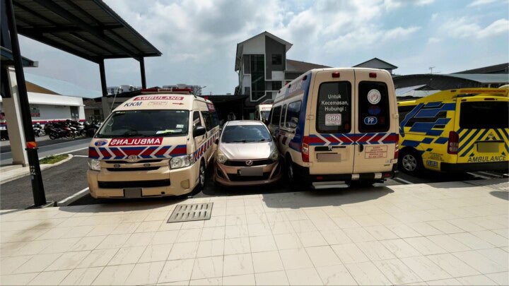 ambulans giap axia hospital parking