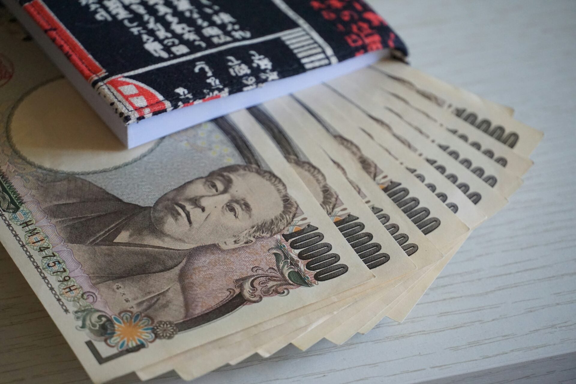 cullen cedric japanese yen unsplash