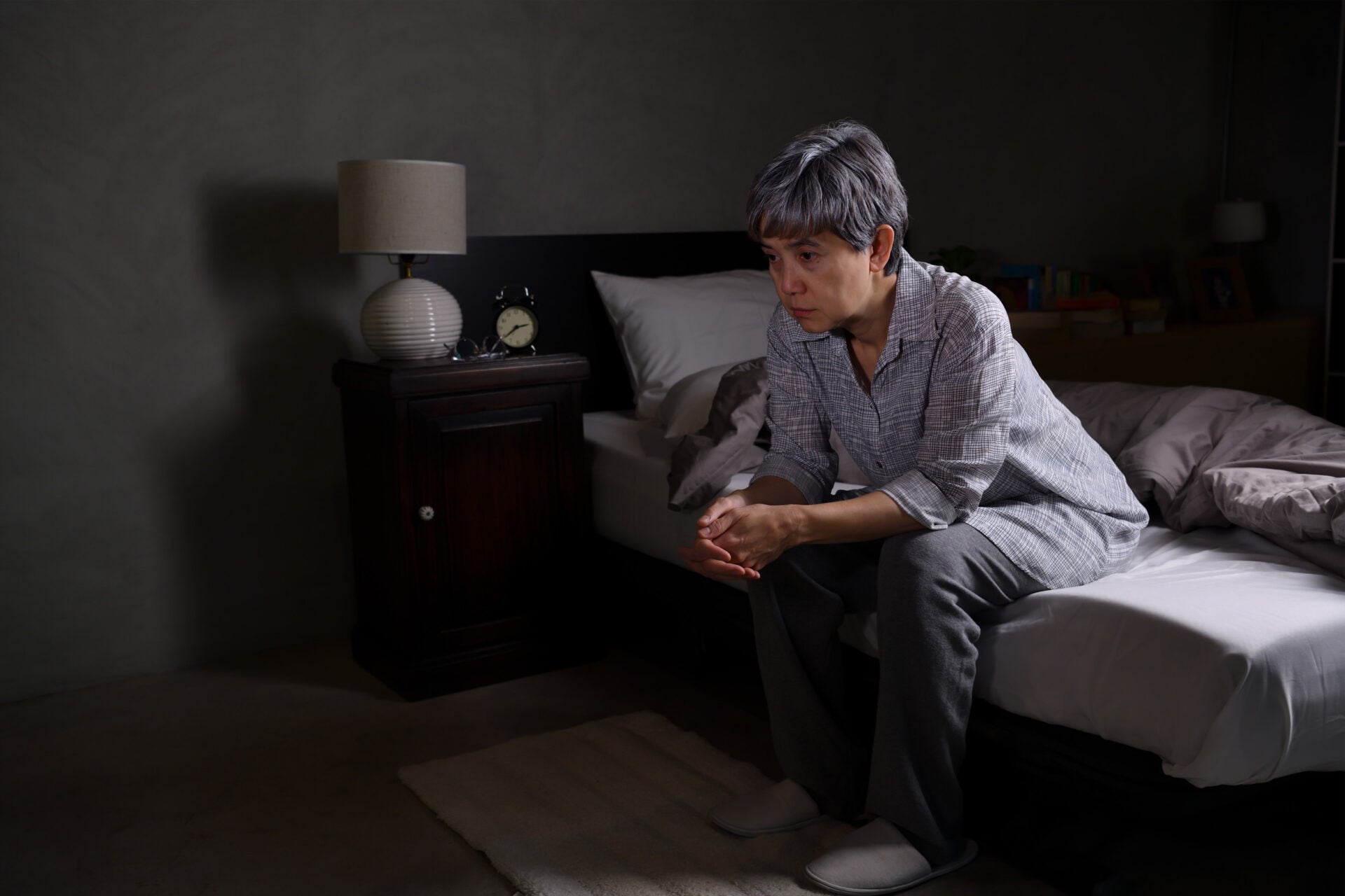 retired senior depressed bed 123rf