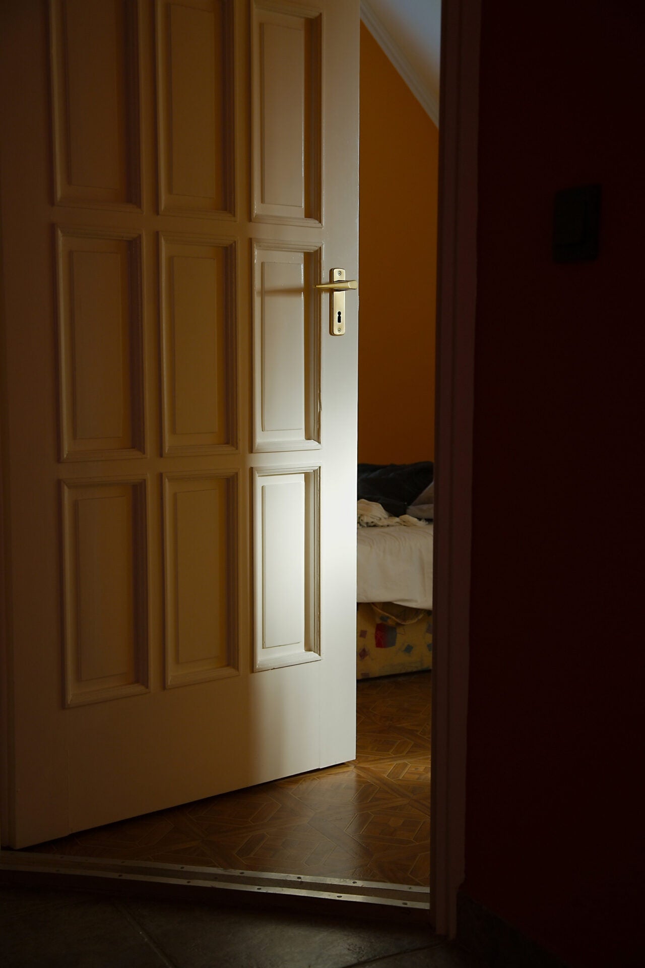 room door open 123rf
