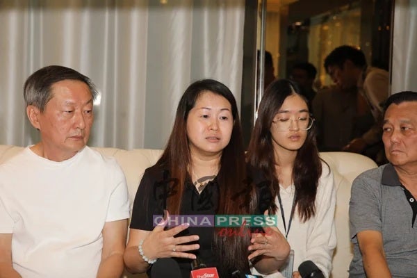 校园刺杀案家属记者会