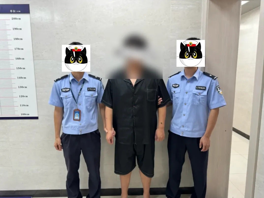 男子吸笑气出现幻觉报警举报自己被逮捕