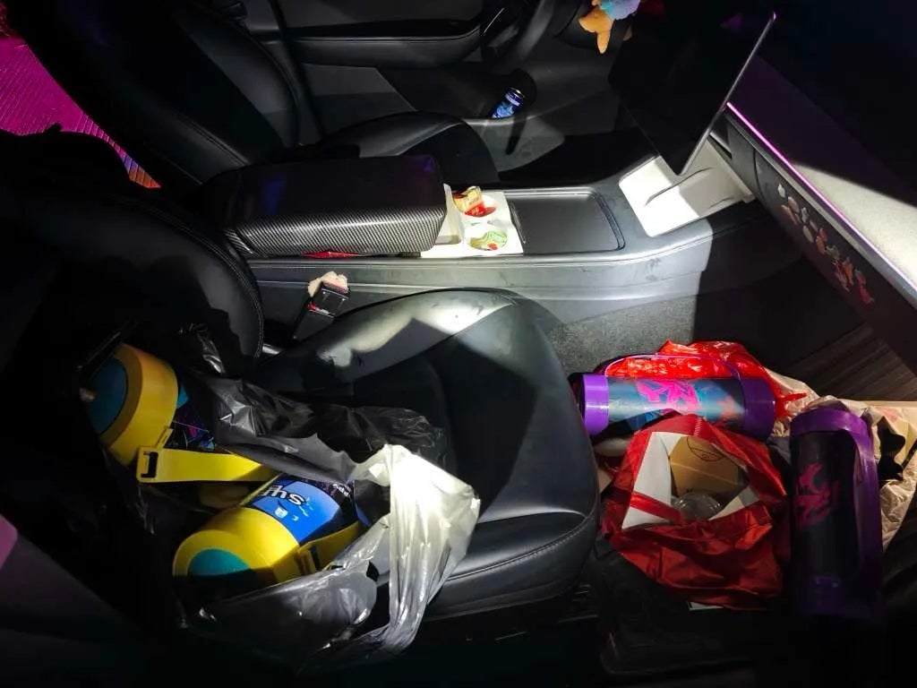 男子吸笑气出现幻觉报警举报自己被逮捕2