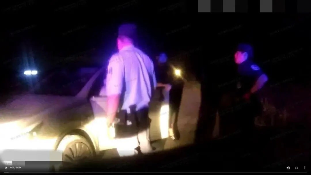 男子吸笑气出现幻觉报警举报自己被逮捕4