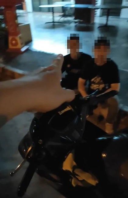 2男子假扮警察勒索RM300被揭穿逮捕2