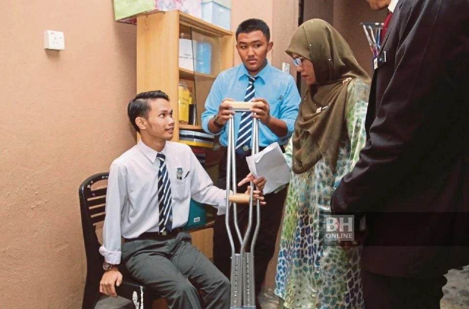 mohd izham车祸意外行腿骨折动不便在家tiktok youtube复习