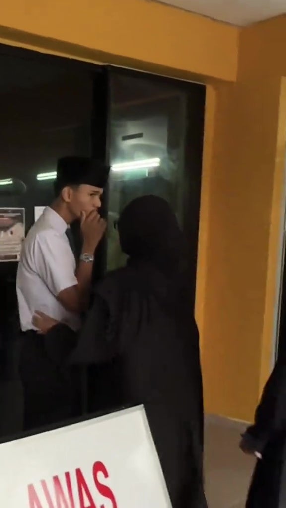 spm考生父亲去世半途参加葬礼回去考试 1