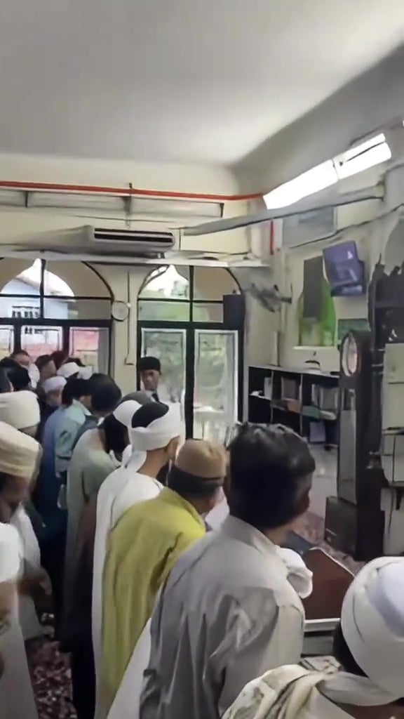 spm考生父亲去世半途参加葬礼回去考试 3